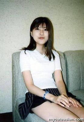 かわいい日本人学生ストリッピング