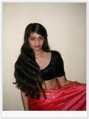 Desi Coed zieht sich von ihrem Saree aus