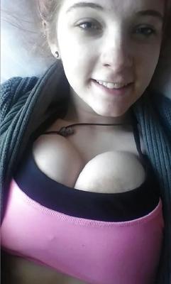 オタクの巨乳ポリッシュ赤毛