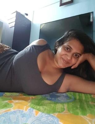 Kurvige Desi Frau