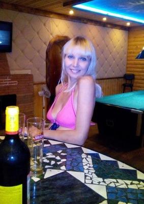 ブロンドのロシアの売春婦の妻