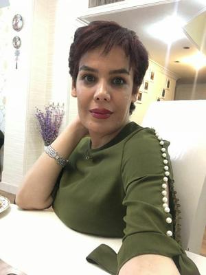 Vollbusige iranische Hausfrau