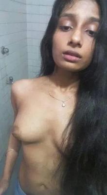 ホットインドの女子大生