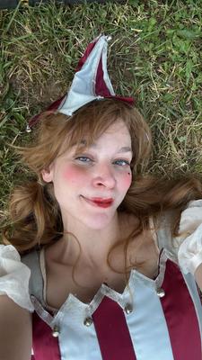 Sexy vintage costumer Ivy Thompson (The Sewlo Artist)